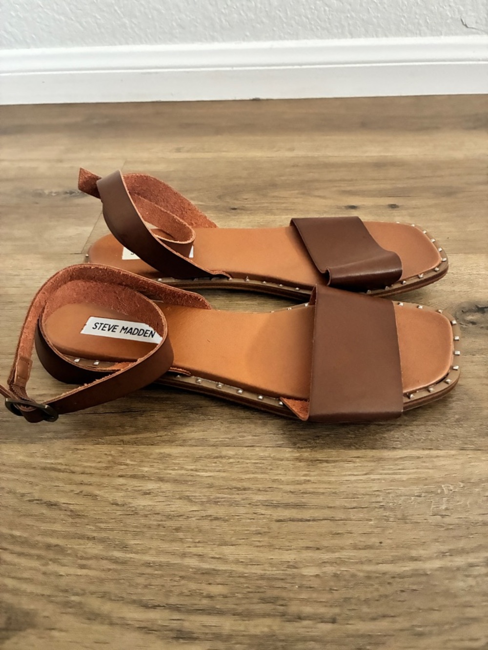 Steve Madden Brown Leather Ankle Strap Sandals Women Size 8.5 Studded Trim Flat - Picture 5 of 6